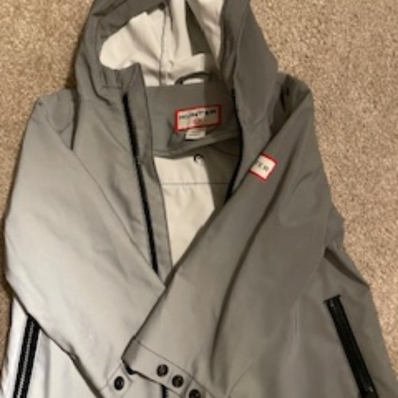 Silver Splash: Hunter Toddler Rain Jacket - Stylish and Functional - Picture 2 of 3